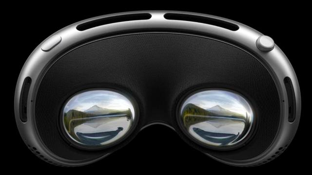 Curious about the Apple Vision Pro's field of view (FOV)? Discover how it impacts your VR experience and see how it compares with other headsets in the market.